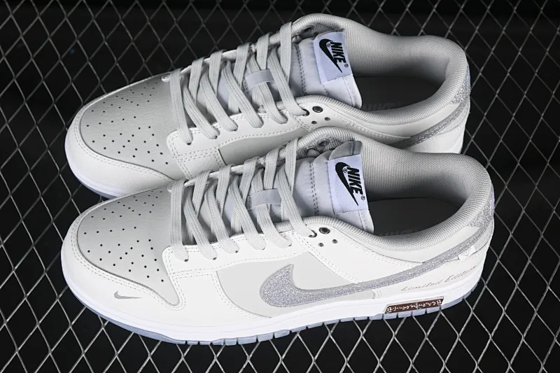 All Categories Nk SB Dunk Series Nk SB Dunk Low High-end Customized Low-top Shoes Nike SB Dunk Low White Lover Flash Diamond Anniversary High-end Customized Low-top Casual Shoes WG0218-018